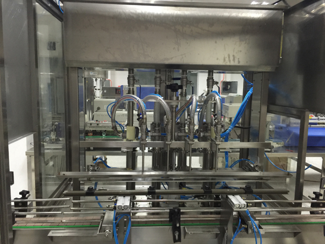 चार सिर भरने मशीनरी.jpg