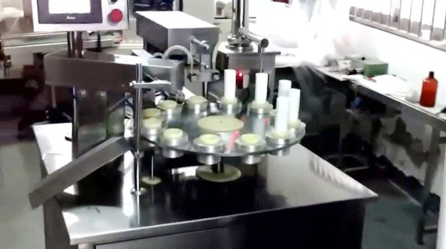 tubes filling ultrasonic sealing machine semi automatic अल्ट्रासोनिक ट्यूब सीलर भराव equip.jpg