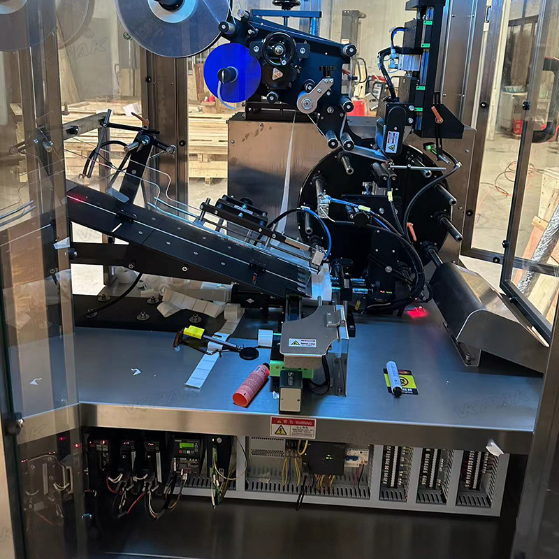 ट्यूब फीडिंग सिस्टम के साथ स्वचालित प्लास्टिक सॉफ्ट ट्यूब लेबलिंग मशीन