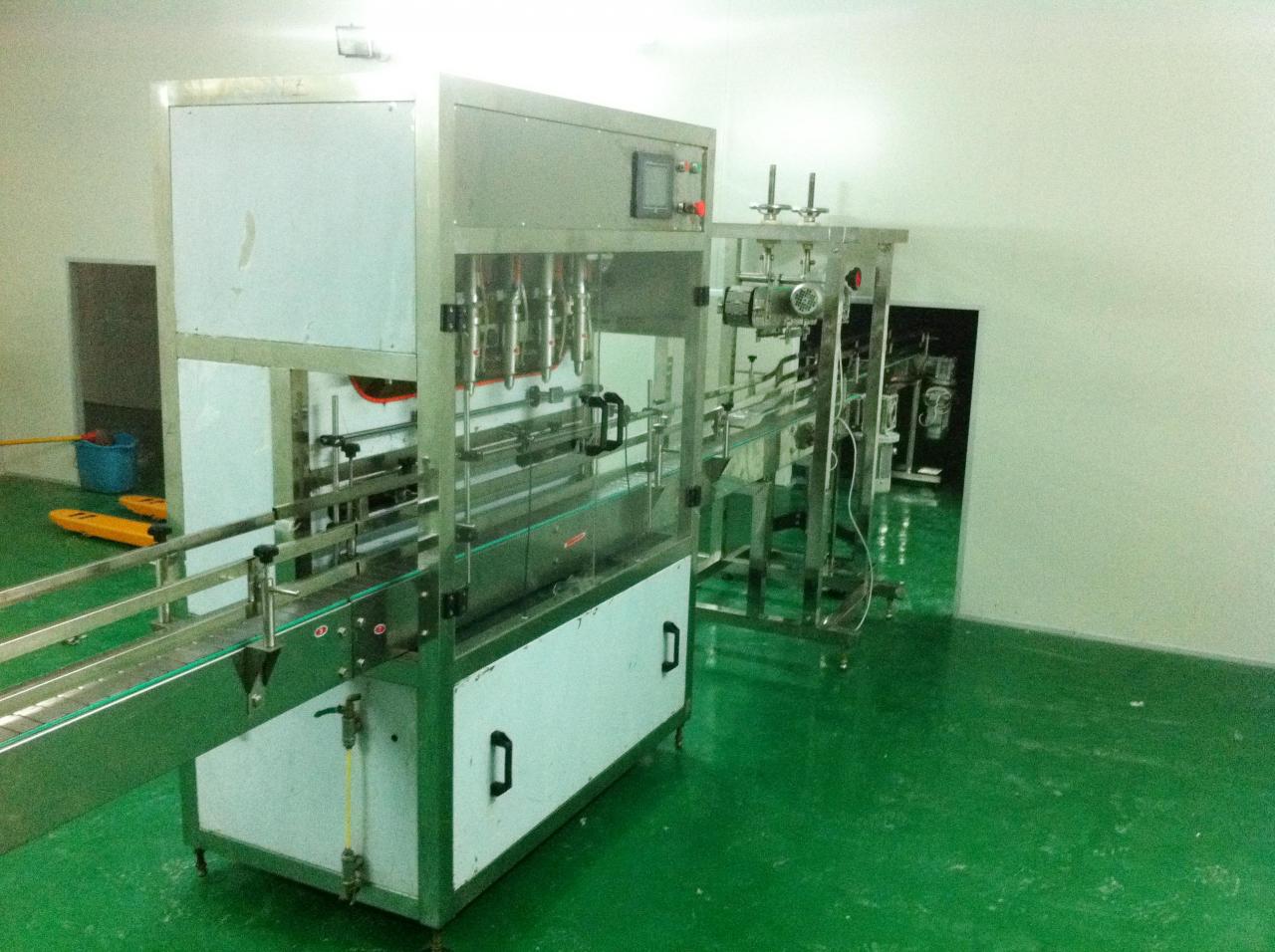 Linear filling machine with 4 filling heads रैखिक भरने की मशीन.jpg