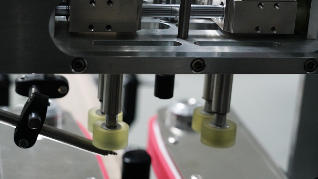 बोतलों के लिए कैपिंग इनलाइन.jpg