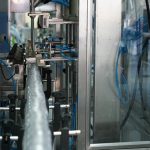 स्वचालित बोतल भरने कैपिंग लेबलिंग कार्टनिंग ओवररैपिंग मशीन