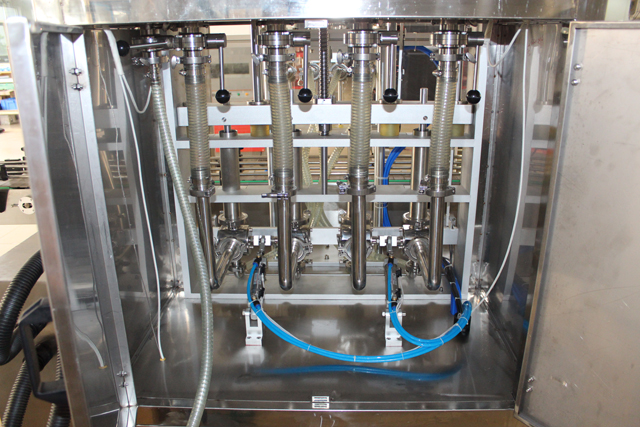 भरने की मशीन 4 सिर (2).JPG