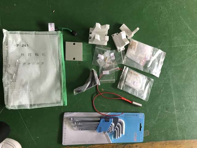 लिपस्टिक नीचे लेबलिंग के लिए स्पेयर पार्ट्स.jpg