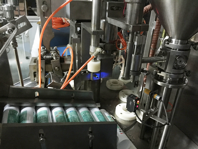 tubes holding feeding system स्वचालित ट्यूबों खिला प्रणाली भरने के लिए सील.jpg