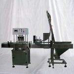 खाद्य उद्योग में ग्लास जार के लिए स्वचालित रैखिक वैक्यूम कैपिंग मशीन