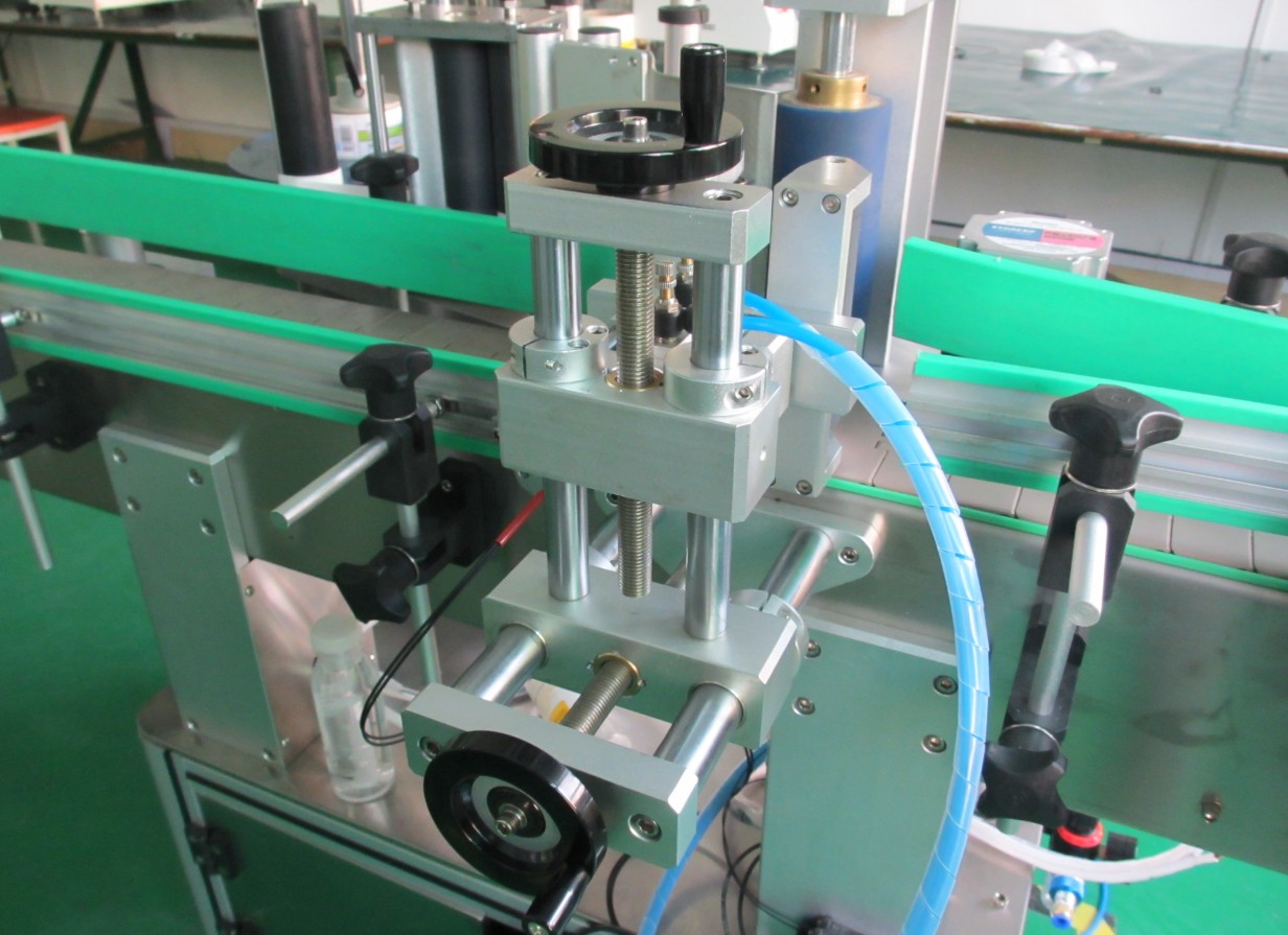 round bottles labeling machinery automatic गोल बोतलें etiketter लेबलिंग मशीन (10).JPG