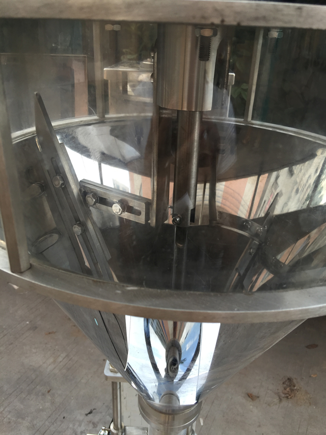 पाउडर भरने की नई मशीन (1).jpg