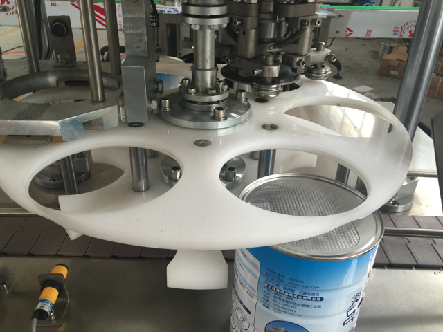 धातु के डिब्बे के लिए कैनिंग मशीन.jpg