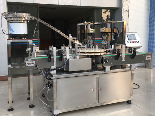 capping machine with 2 capping heads पेंच कैपर उपकरण अर्ध स्वचालित.jpg