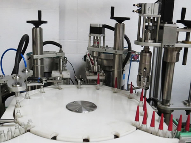 नेल पॉलिश भरने रोटरी कैपिंग.jpg