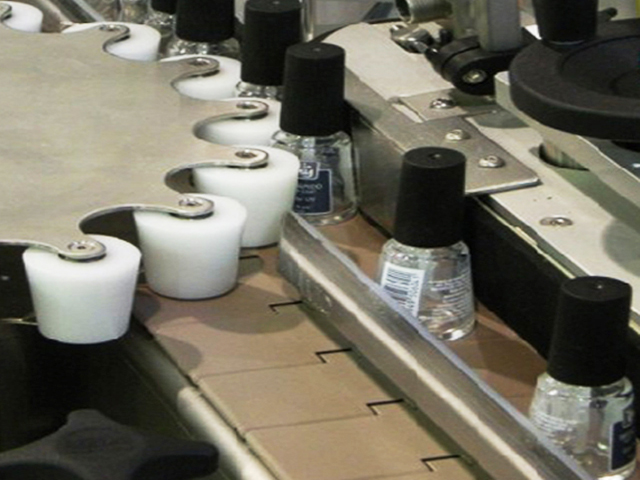 लेबलिंग के लिए रोटरी स्टार व्हील वाली बोतलें.jpg