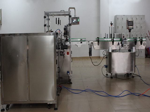 ई लिक्विड लाइन के लिए बोतलों की व्यवस्था.jpg