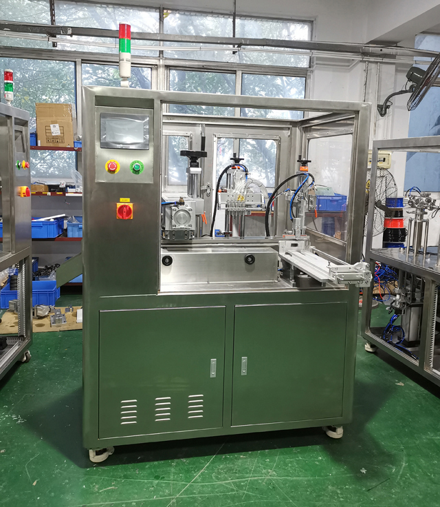 भंडारण टैंक में मशीन.jpg