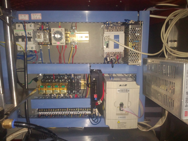 relays for filling sealing machines एल्यूमीनियम ट्यूब भरने सील मशीनों के अंदर.jpg