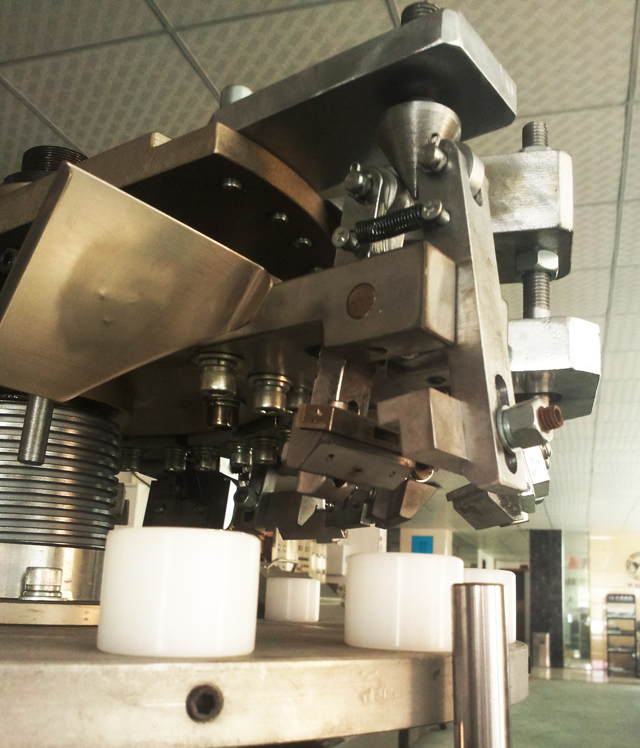 sealer part for metal hose धातु ट्यूबों के लिए सीलिंग भरना.jpg