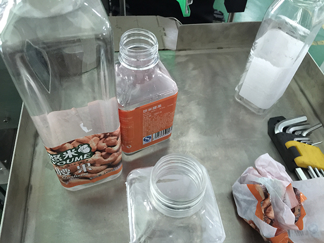 फ्लैट बोतलें लेबलिंग मशीन रोल लेबल (2).jpg