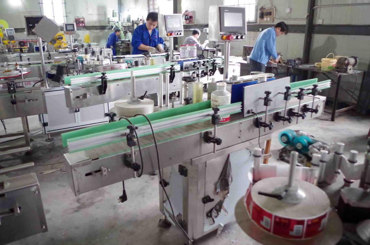 automatic labeling machine for bottles बोतल लेबलिंग संयंत्र विनिर्माण के लिए.jpg