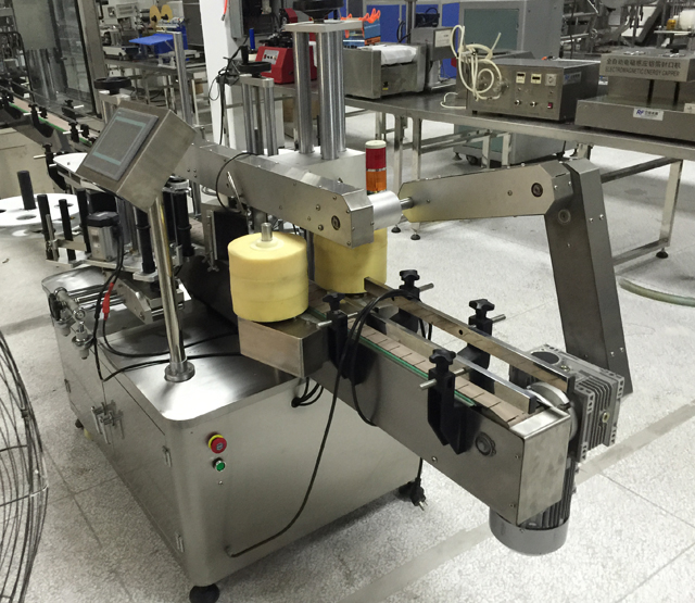 double side bottle labeling equipment double_face_bottle_labeling_equipment.jpg