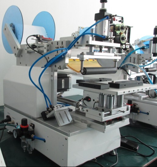 semi automatic labeling machines रोलिंग लेबलिंग मशीनें अर्ध स्वचालित अनुकूलित लेबलर