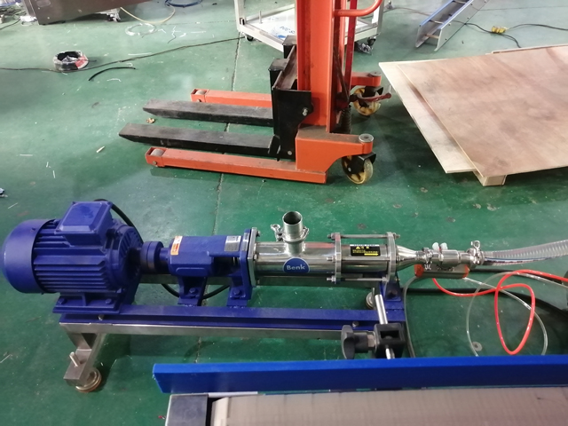 12 हेड्स फिलिंग मशीन मिक्सिंग हीटर के साथ (3).jpg