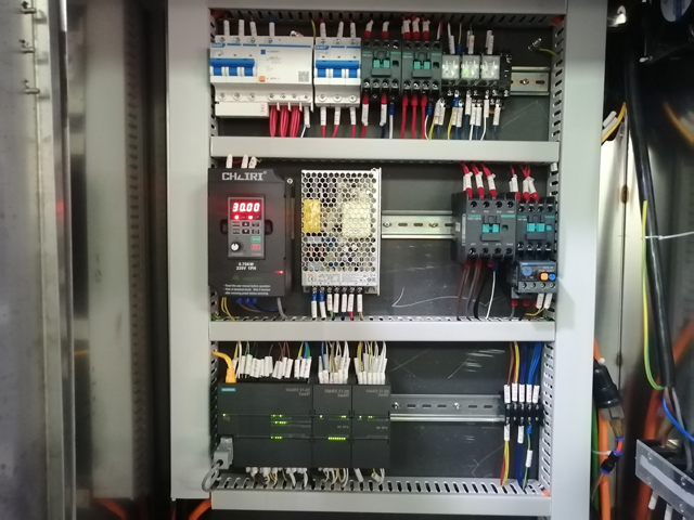 12 हेड्स फिलिंग मशीन मिक्सिंग हीटर के साथ (2).jpg