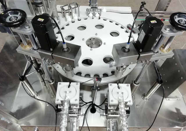 बोतलें रोबोट हाथ फीडर.jpg