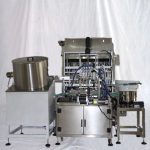 मोनोब्लॉक हेयर केयर ऑयल छोटी बोतलें भरने और प्रेस कैपिंग मशीन