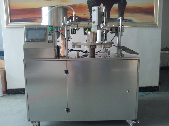 rotary filling sealing machine ultrasonic अल्ट्रासोनिक फिलिंग सीलिंग मशीन का क्लोज शॉट.jpg