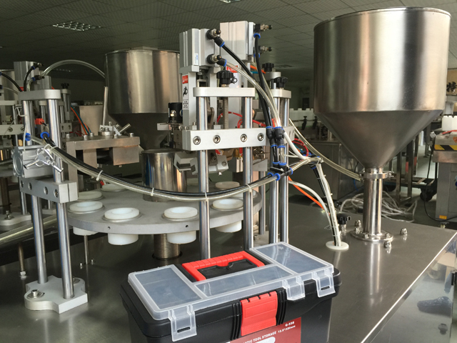 ट्यूब भराव मुहर एक पंक्ति में.jpg