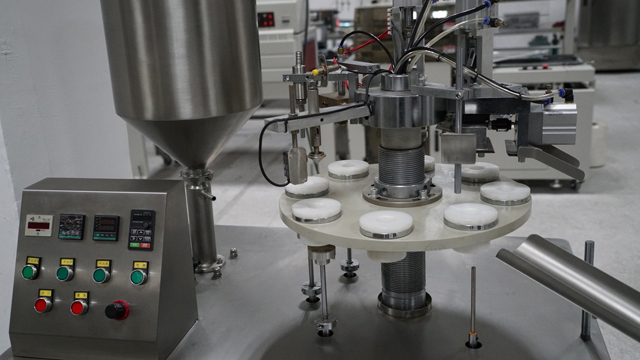 ट्यूब भराव सीलर उपकरण.jpg