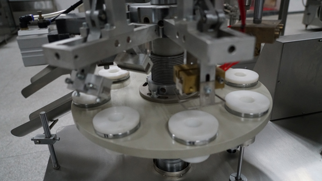 अर्द्ध स्वचालित ट्यूब भराव मुहर लाइन.jpg