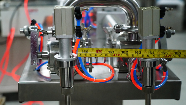 stainless steel connection part for whole filling machines एसएस स्टील के साथ भरने की मशीन.jpg