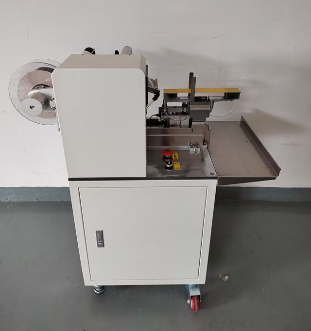 कुत्ते के भोजन की पैकिंग लेबलर (5).jpg