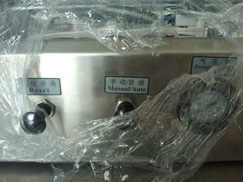 liquid filler semi automatic 8 औंस बाल जेल की बोतलें.jpg