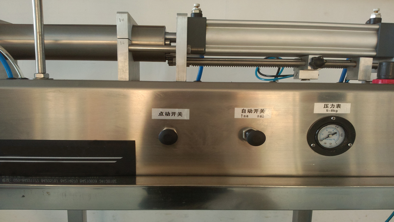 pneumatic filling machine manual for liquid cosmetic field यूएसए ग्राहक के लिए भरने की मशीनें (3).jpg