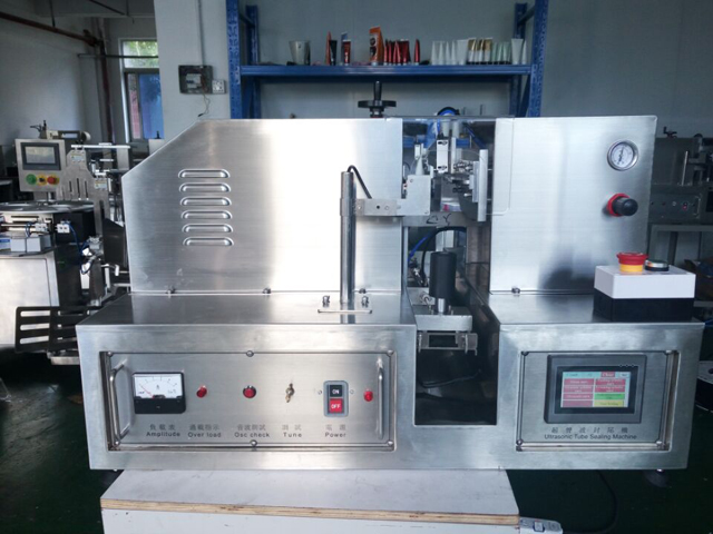 ultrasonic tube sealing equipment अल्ट्रासोनिक ट्यूब सीलिंग मशीन.jpg