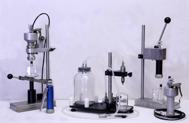 कांच की बोतलों के लिए crimping मशीनें.jpg