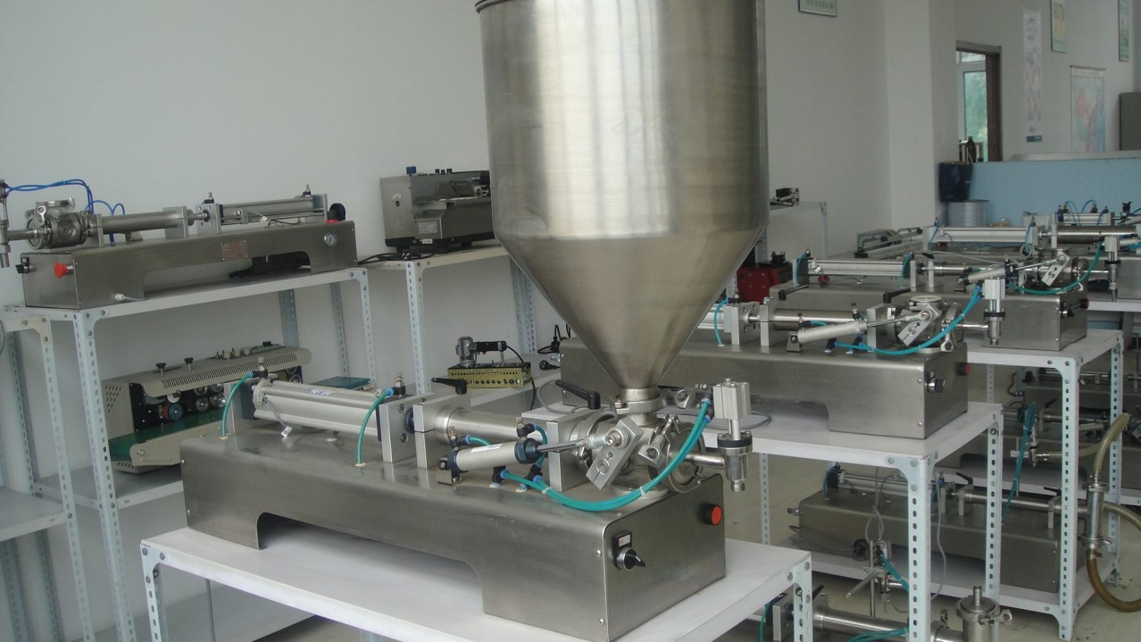 liquid cream lotion filling equipment pneumatic क्रीम और तरल भरने की मशीन.jpg