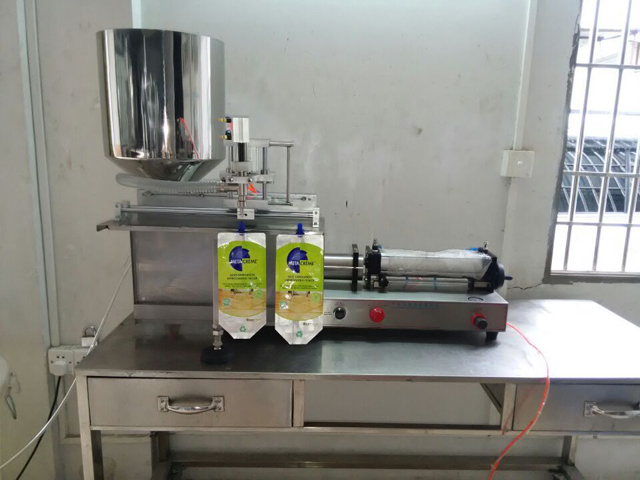 टोंटी बैग भरने की मशीन (4).jpg