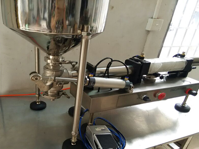 भरने की मशीन का चित्रण.jpg