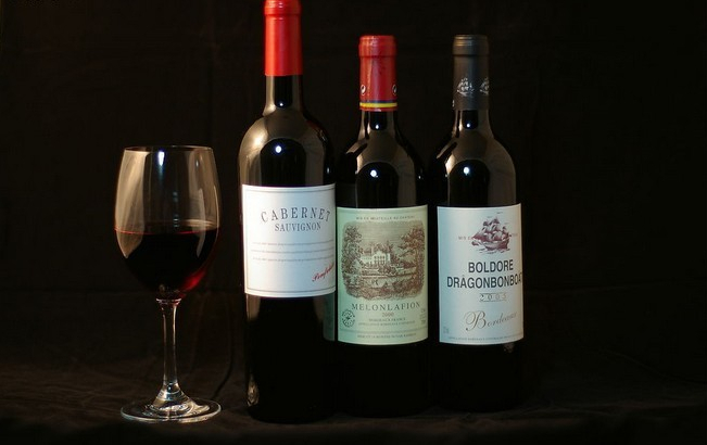 bottles glass for red wine बोतल गिलास शराब.jpg