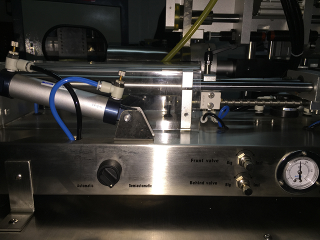 horizontal filling machine for filling process ट्यूबों के लिए क्षैतिज भरने की मशीन भराव मुहर.jpg