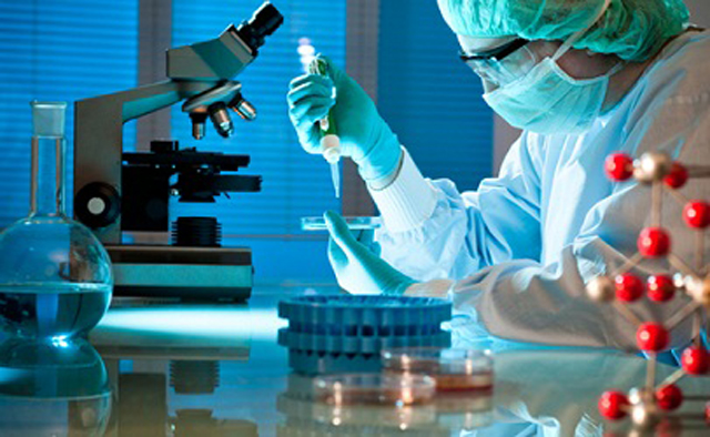 workers testing filling sealing samples प्रयोगशाला परीक्षण ट्यूब भराव सीलर के साथ.jpg