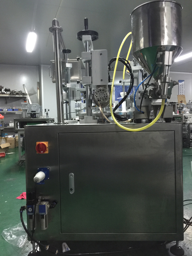 tubes filling ultrasonic sealing machine semi automatic ट्यूब भरने सीलिंग मशीन के पीछे की ओर.jpg