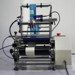 अर्ध स्वचालित गोल बोतलें सिरिंज शीशियों लेबलिंग मशीन