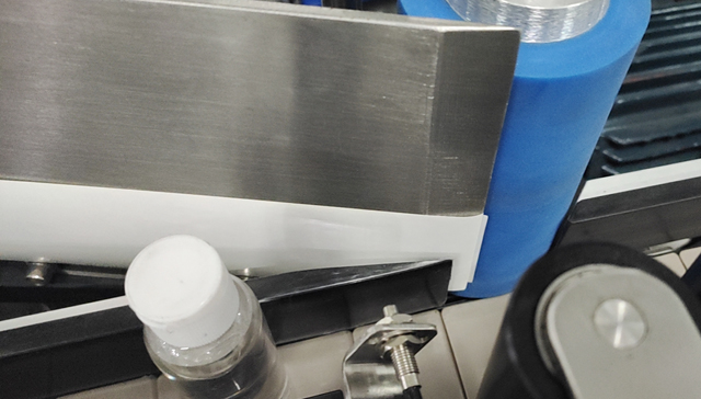 बोतलों के लिए लेबलिंग प्रक्रिया.jpg