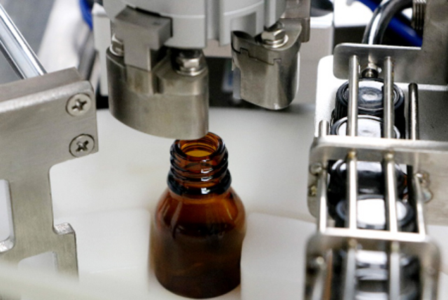 तेल की बोतलें भरने की मशीन tabletop.jpg