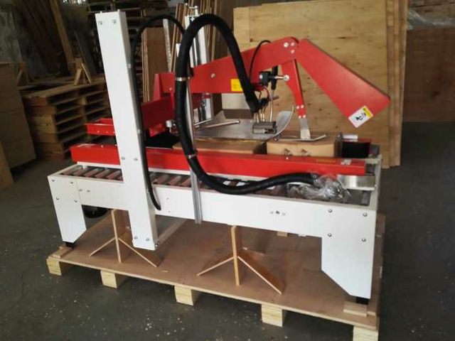 गर्म पिघल गोंद दफ़्ती सील मशीन.jpg