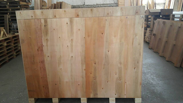 लकड़ी के केस में कार्टन सीलर.jpg